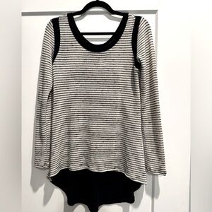 Le lis lightweight high low shirt black and white stripes flare back